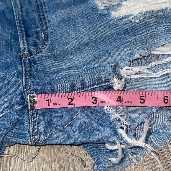 American eagle denim jean distressed shorts overalls medium
Blue size medium - Picture 6 of 9